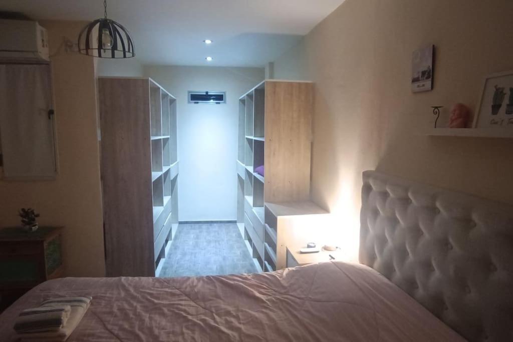 Casa Olivia- Alojamiento Con Piscina - Aeropuerto إيزيزا المظهر الخارجي الصورة