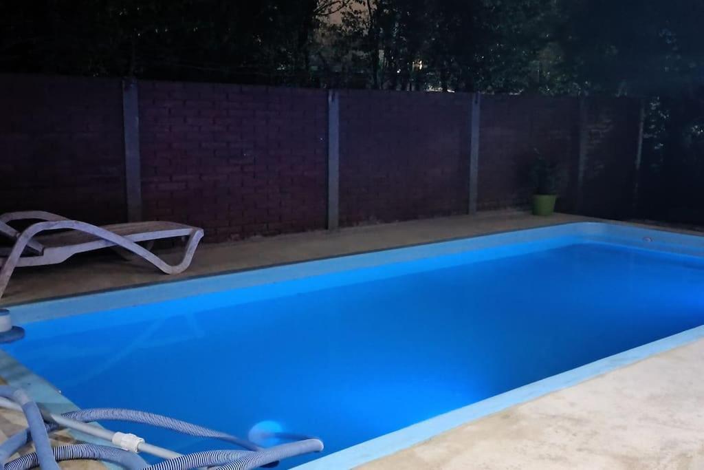 Casa Olivia- Alojamiento Con Piscina - Aeropuerto إيزيزا المظهر الخارجي الصورة