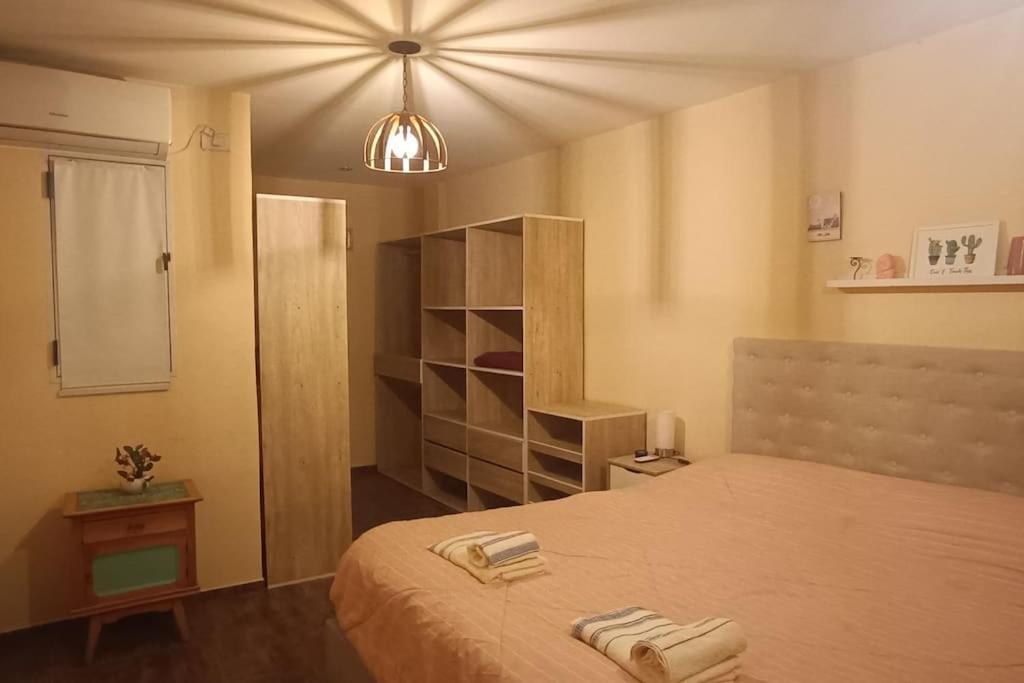 Casa Olivia- Alojamiento Con Piscina - Aeropuerto إيزيزا المظهر الخارجي الصورة